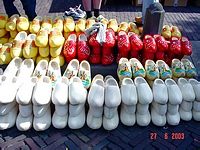 Die dritten von links passen Uwe.