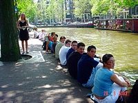 Warten auf den Einlass.