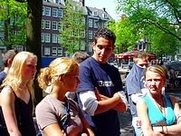 Aissa, du sollst dem Vortrag folgen.