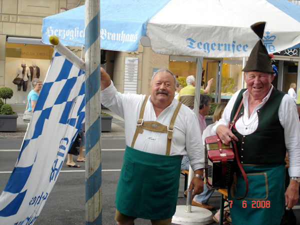 Video: Fahnenweihe - "Gott mit dir, du Land er Bayern"